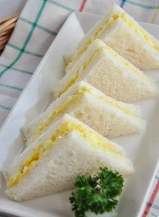 吐司白面包的5种创意吃法:你的早餐、午餐和零食都被承包了! 吐司白面包的5种创意吃法:你的早餐、午餐和零食都被承包了!