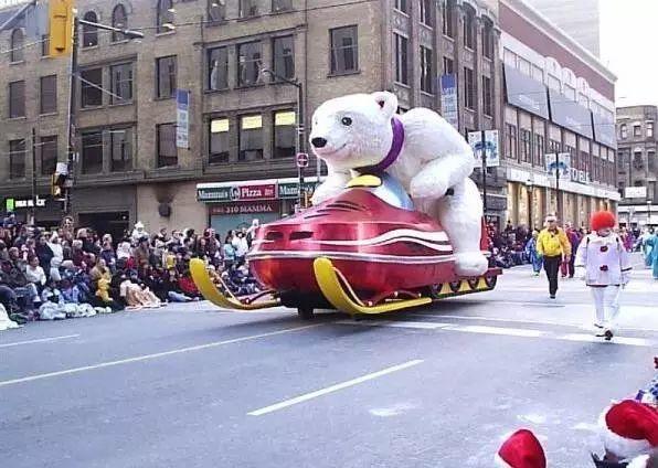 观看多伦多圣诞老人游行攻略：明天一定要带孩子去！