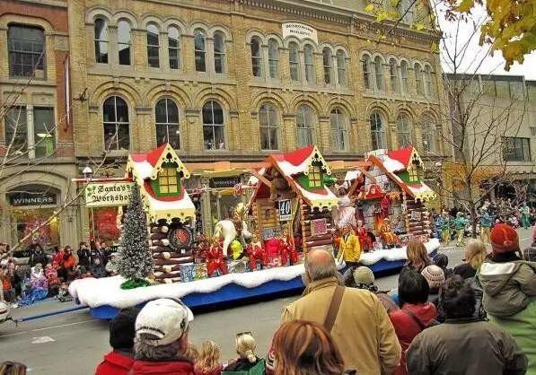 观看多伦多圣诞老人游行攻略：明天一定要带孩子去！