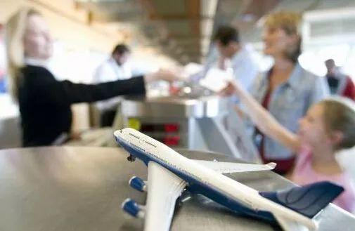 带娃坐飞机：从票到推车，私人tips教你搞定熊孩子的吃喝拉撒玩和睡！