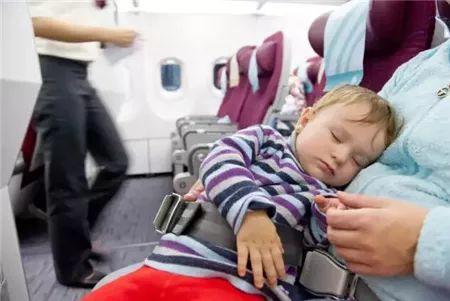 带娃坐飞机：从票到推车，私人tips教你搞定熊孩子的吃喝拉撒玩和睡！