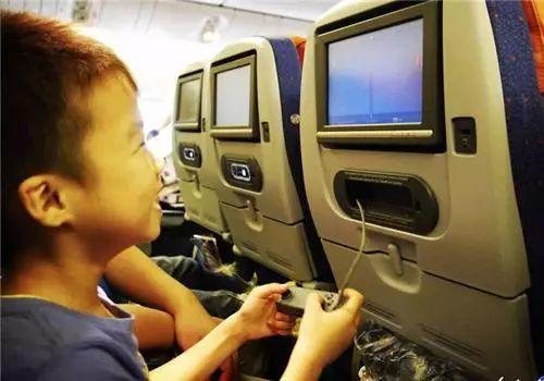 带娃坐飞机：从票到推车，私人tips教你搞定熊孩子的吃喝拉撒玩和睡！