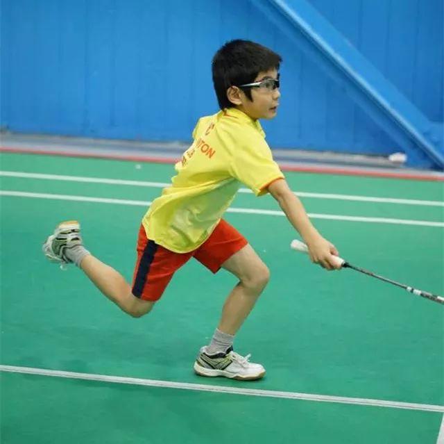 兴趣班指南:为什么要让孩子去学羽毛球?几岁开始学最合适? 兴趣班指南:为什么要让孩子去学羽毛球?几岁开始学最合适?