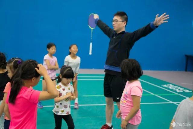 兴趣班指南:为什么要让孩子去学羽毛球?几岁开始学最合适? 兴趣班指南:为什么要让孩子去学羽毛球?几岁开始学最合适?