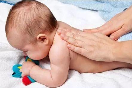 新妈必备十八般武艺：婴儿防胀气排气操、抚触操教程动图详解简单易学！