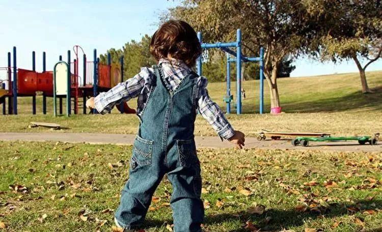 新移民留4岁孩子独自在家 几分钟警察找上门！差点失去孩子！