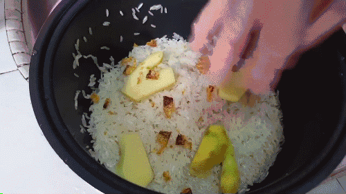 别只会蒸米饭了，电饭煲还能这样用，煲汤炖肉烤鸡....