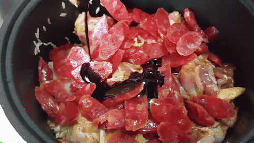 别只会蒸米饭了，电饭煲还能这样用，煲汤炖肉烤鸡....