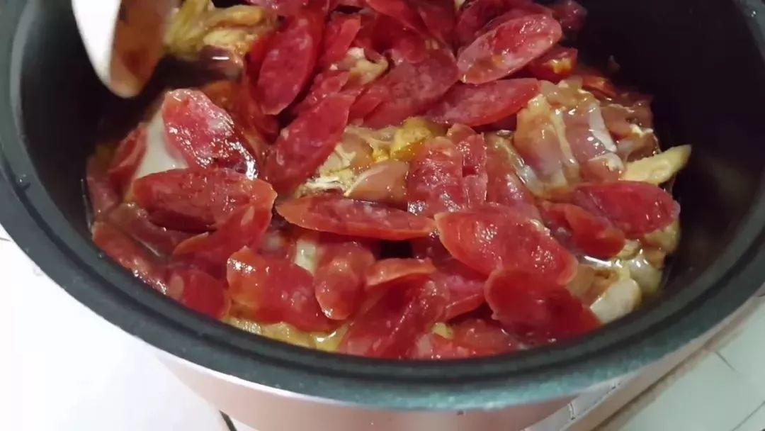 别只会蒸米饭了，电饭煲还能这样用，煲汤炖肉烤鸡....