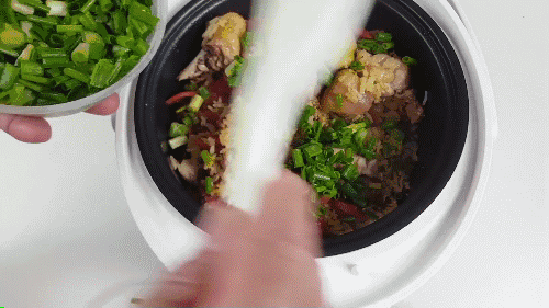 别只会蒸米饭了，电饭煲还能这样用，煲汤炖肉烤鸡....