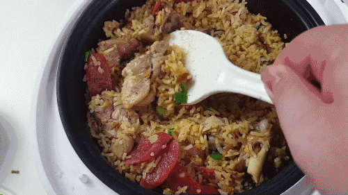 别只会蒸米饭了，电饭煲还能这样用，煲汤炖肉烤鸡....