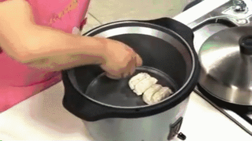 别只会蒸米饭了，电饭煲还能这样用，煲汤炖肉烤鸡....