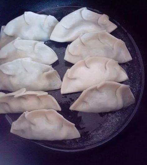 别只会蒸米饭了，电饭煲还能这样用，煲汤炖肉烤鸡....