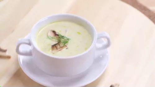 别只会蒸米饭了，电饭煲还能这样用，煲汤炖肉烤鸡....