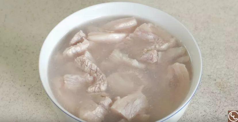 别只会蒸米饭了，电饭煲还能这样用，煲汤炖肉烤鸡....