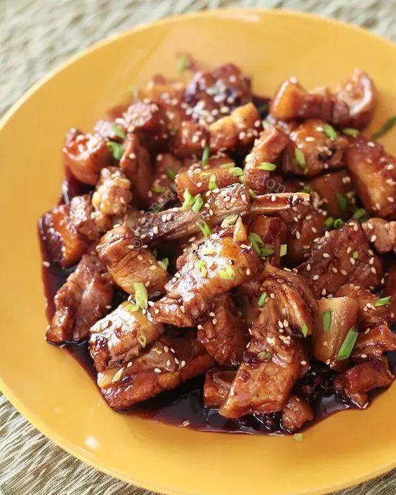 别只会蒸米饭了，电饭煲还能这样用，煲汤炖肉烤鸡....