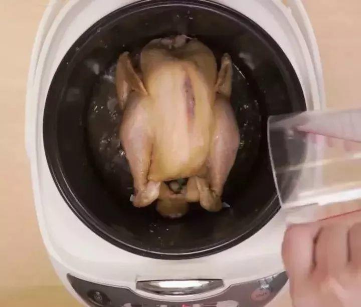 别只会蒸米饭了，电饭煲还能这样用，煲汤炖肉烤鸡....