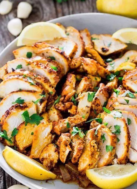 别只会蒸米饭了，电饭煲还能这样用，煲汤炖肉烤鸡....