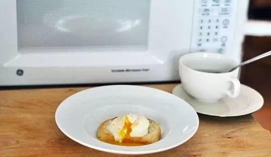 学美食博客用微波炉做糖心蛋,这位妈妈差点毁容.... 学美食博客用微波炉做糖心蛋,这位妈妈差点毁容....