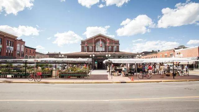 渥太华郁金香节游玩全攻略：春风十里就差你！组个团，约不约？