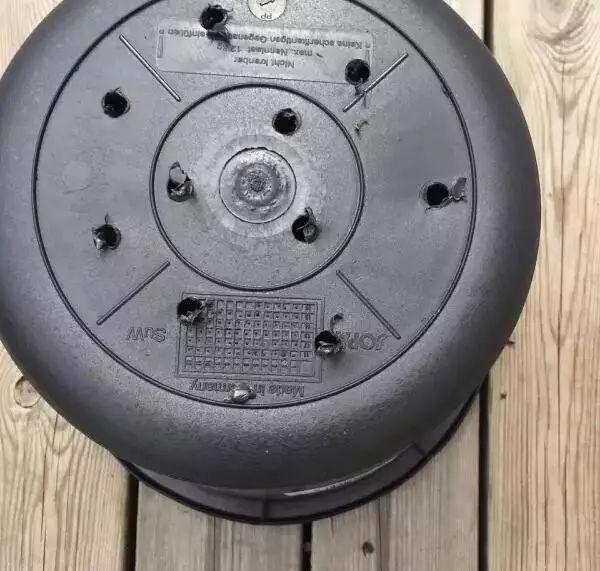 听说买了个番茄切成片埋土里,然后就有吃也吃不完的... 听说买了个番茄切成片埋土里,然后就有吃也吃不完的...