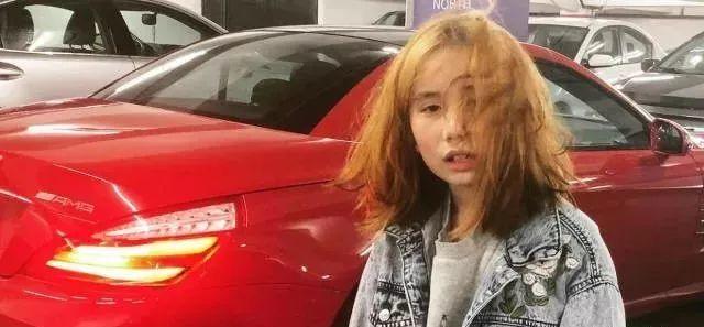 9岁华裔女孩炫富爆粗口成网红，爹妈不管管吗？
