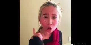 9岁华裔女孩炫富爆粗口成网红，爹妈不管管吗？