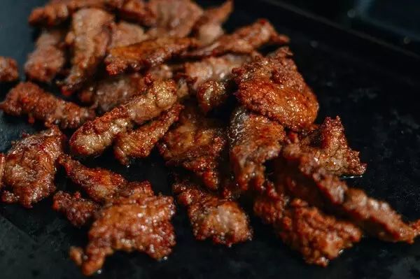 炒菜时用冷油还是热油？做饭难吃是因为不懂油...
