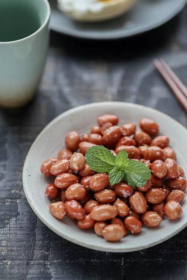 炒菜时用冷油还是热油？做饭难吃是因为不懂油...