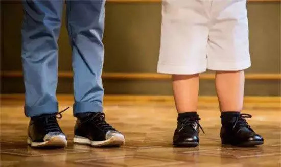 妈妈,你买错了!这不是老师说的indoor shoes.... 妈妈,你买错了!这不是老师说的indoor shoes....