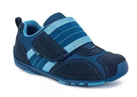 妈妈,你买错了!这不是老师说的indoor shoes.... 妈妈,你买错了!这不是老师说的indoor shoes....