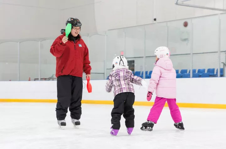 初学滑冰的小朋友装备购买攻略:头盔、滑冰鞋、手套 初学滑冰的小朋友装备购买攻略:头盔、滑冰鞋、手套