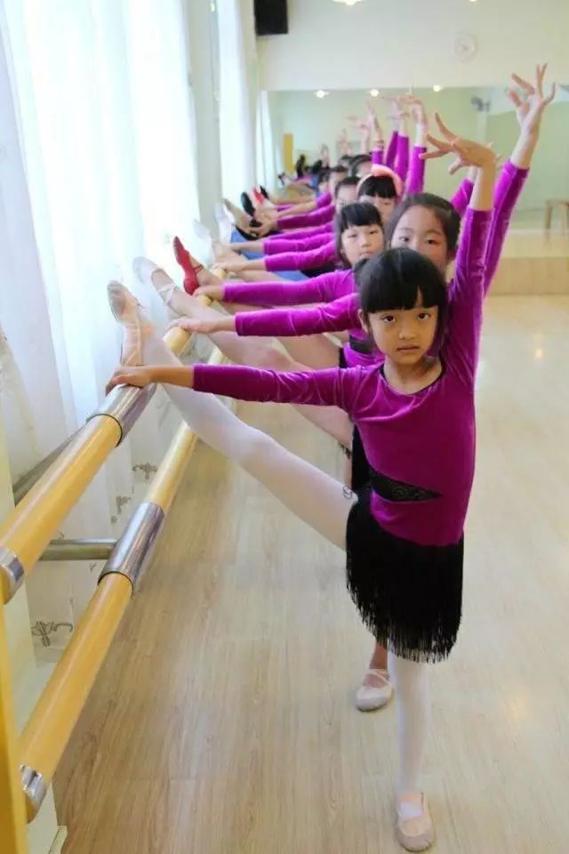 我的健身舞蹈老师是Lululemon的形象大使! 我的健身舞蹈老师是Lululemon的形象大使!