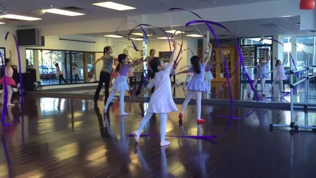 我的健身舞蹈老师是Lululemon的形象大使! 我的健身舞蹈老师是Lululemon的形象大使!