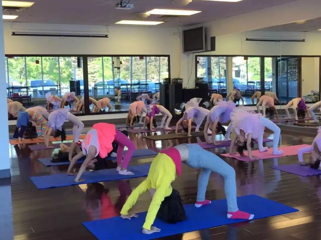 我的健身舞蹈老师是Lululemon的形象大使! 我的健身舞蹈老师是Lululemon的形象大使!