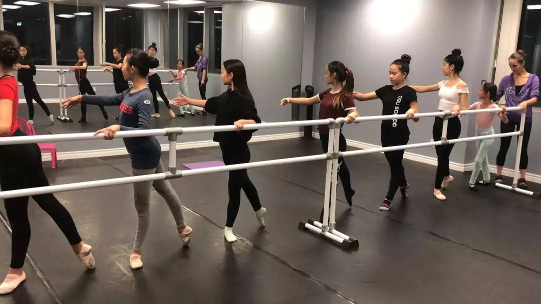 我的健身舞蹈老师是Lululemon的形象大使! 我的健身舞蹈老师是Lululemon的形象大使!