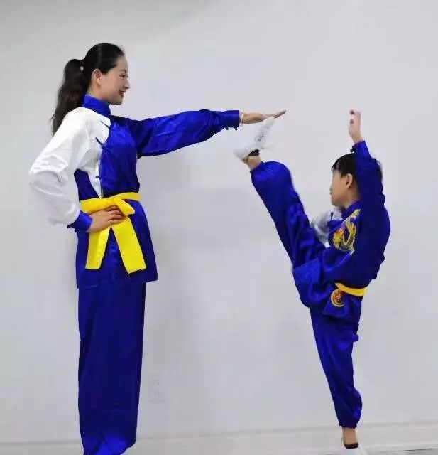 我的健身舞蹈老师是Lululemon的形象大使! 我的健身舞蹈老师是Lululemon的形象大使!