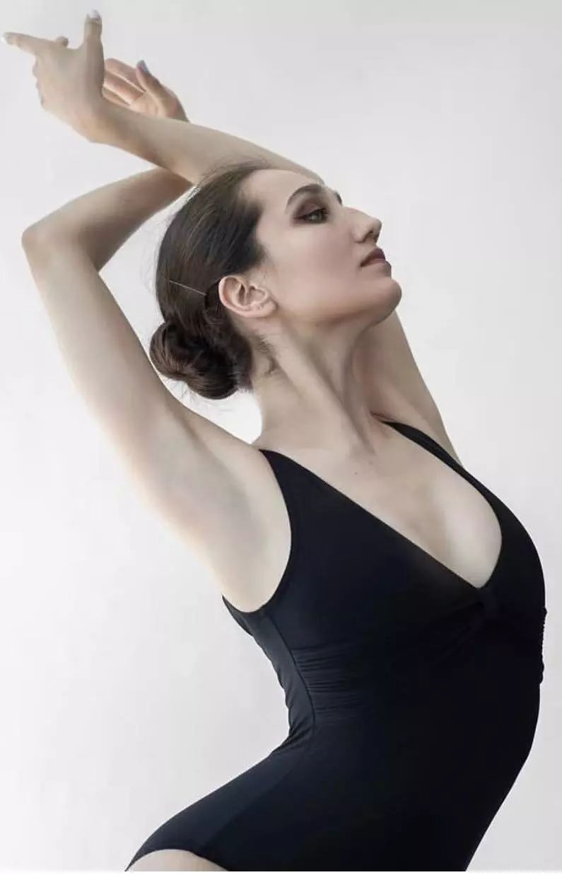 我的健身舞蹈老师是Lululemon的形象大使! 我的健身舞蹈老师是Lululemon的形象大使!