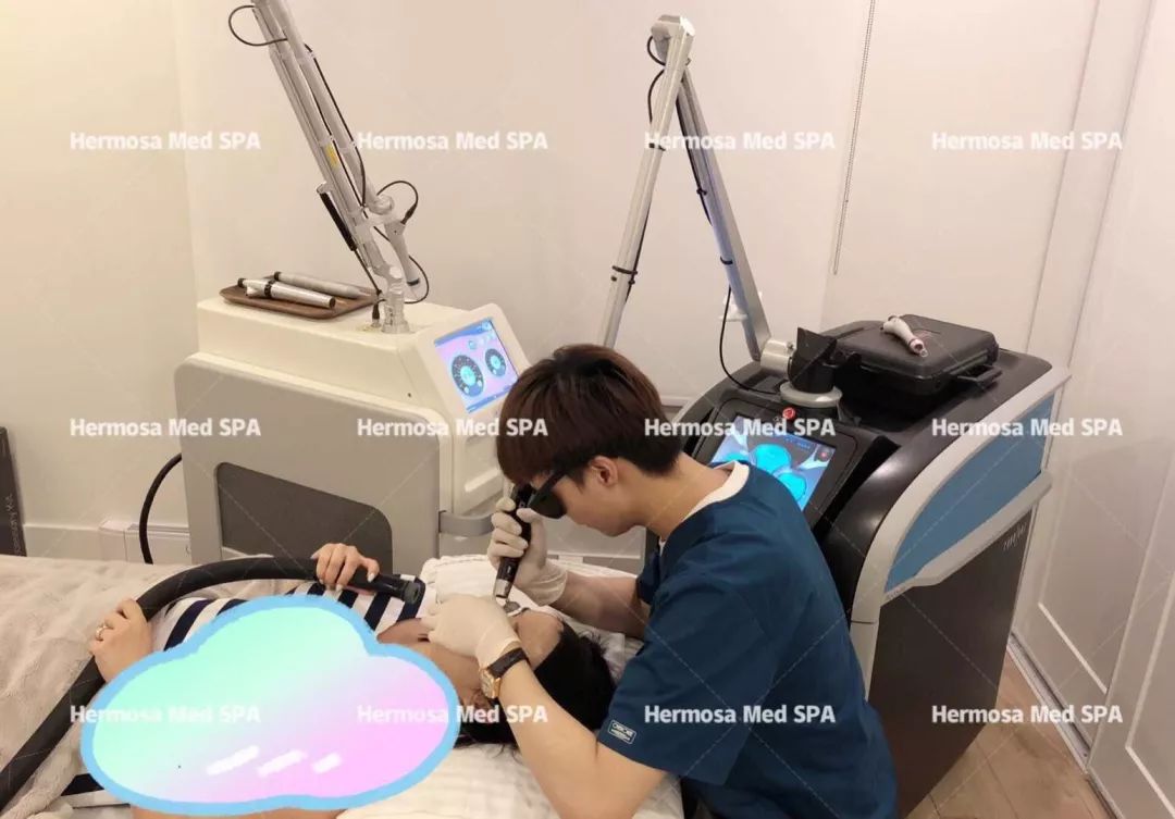 VOUGE话题:月花2000买护肤品vs日用大宝做医美,选哪个? VOUGE话题:月花2000买护肤品vs日用大宝做医美,选哪个?