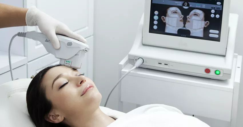 VOUGE话题:月花2000买护肤品vs日用大宝做医美,选哪个? VOUGE话题:月花2000买护肤品vs日用大宝做医美,选哪个?