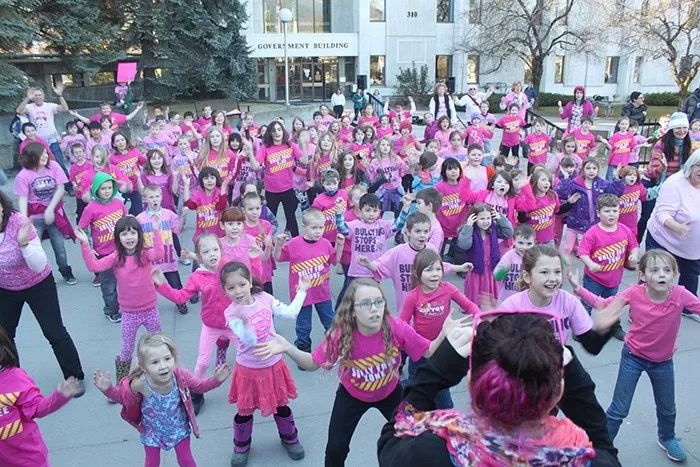 在线问:娃学校说的粉衣服日(Pink Shirt Day)是个啥? 在线问:娃学校说的粉衣服日(Pink Shirt Day)是个啥?