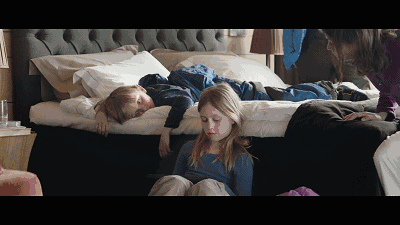 9岁孩子跳楼自杀，只因打碎了玻璃：他不怕死，怕惩罚...