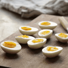 别骗我！煮熟鸡蛋黄上的青黑色膜能致癌，常吃贫血？