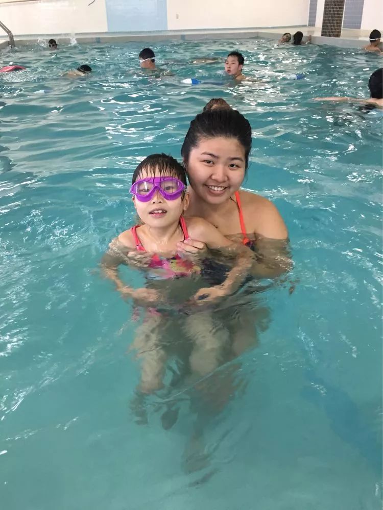 【火爆游泳夏令营】每天专业游泳课程+免费提供早、午餐和点心! 【火爆游泳夏令营】每天专业游泳课程+免费提供早、午餐和点心!