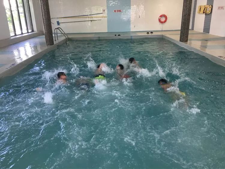 【火爆游泳夏令营】每天专业游泳课程+免费提供早、午餐和点心! 【火爆游泳夏令营】每天专业游泳课程+免费提供早、午餐和点心!