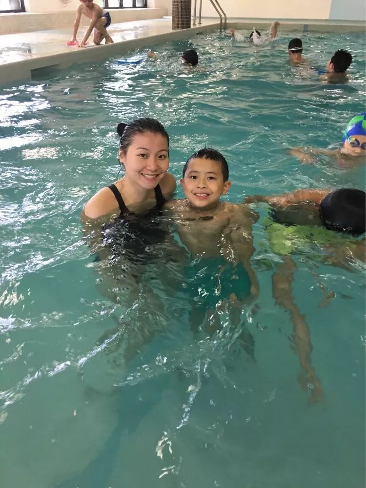 【火爆游泳夏令营】每天专业游泳课程+免费提供早、午餐和点心！