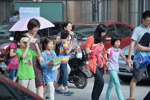 39岁, 带3个娃, 我依然可以靠脸吃饭! 39岁, 带3个娃, 我依然可以靠脸吃饭!