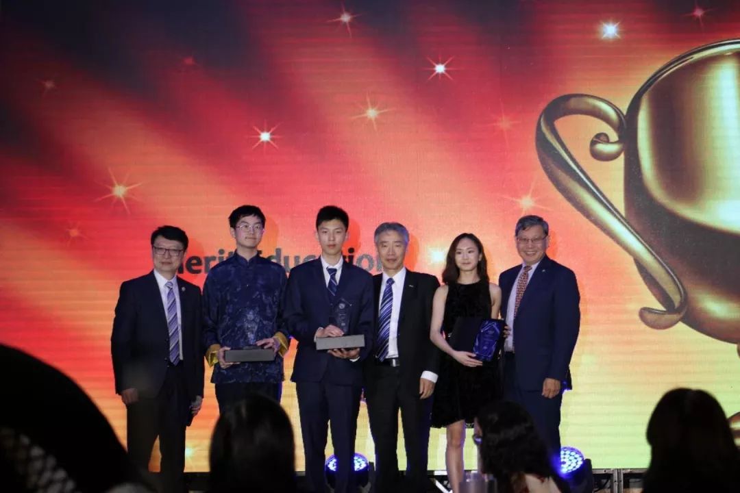 “2019卓越慈善之夜”圆满落下帷幕 “2019卓越慈善之夜”圆满落下帷幕