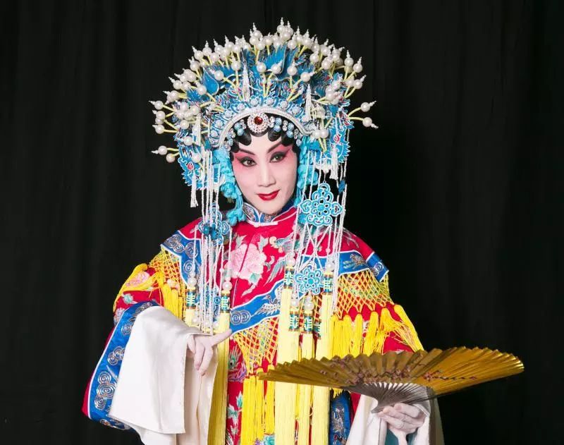 太有戏了!竟然有妈妈送孩子这个夏天去学唱戏.... 太有戏了!竟然有妈妈送孩子这个夏天去学唱戏....