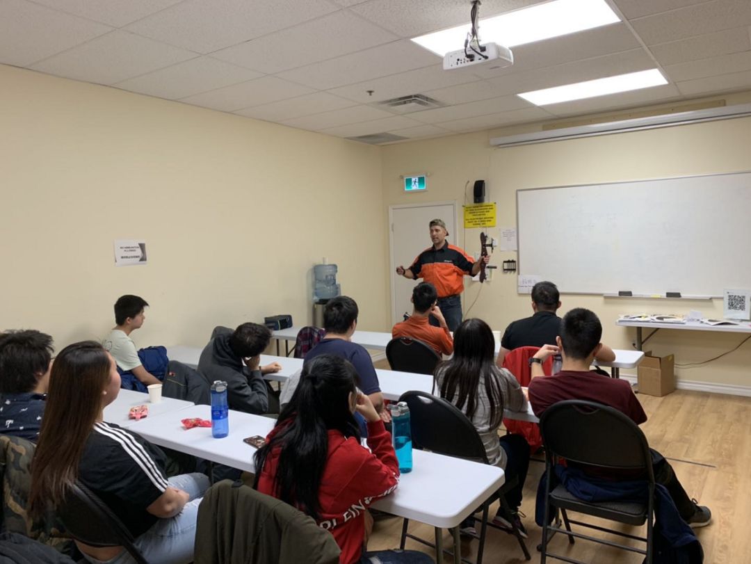 太酷了~~多伦多竟然有这样的射击和射箭夏令营！